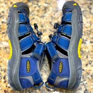 Keen Newport sandals big kid size 2